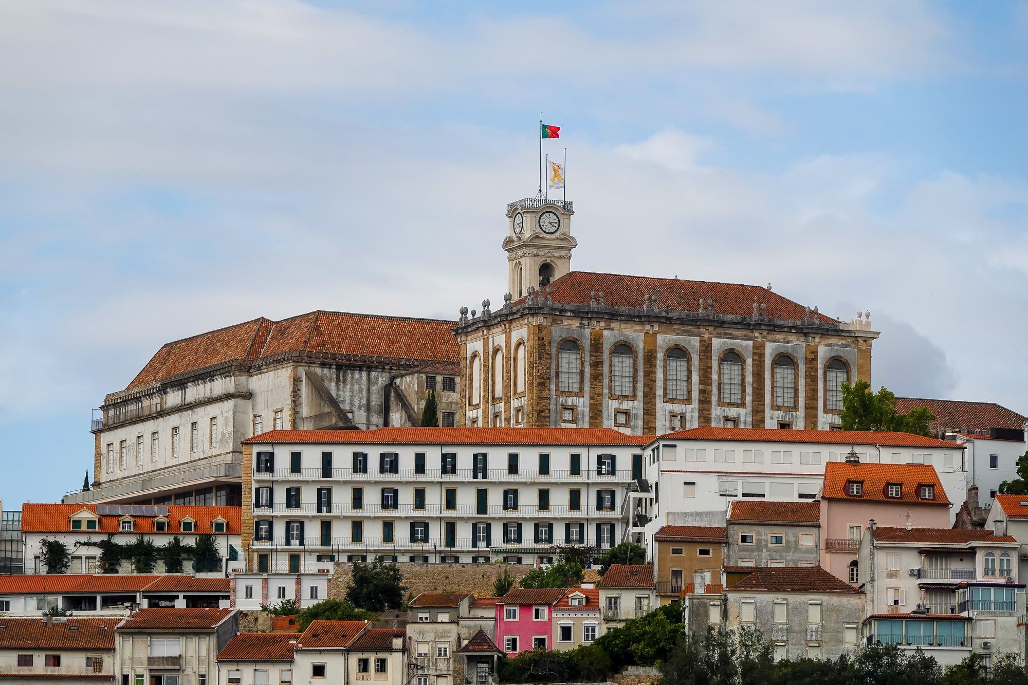 Faculdades em Portugal: como fazer e quanto custa